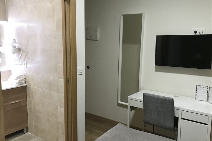 Room 7 of 27