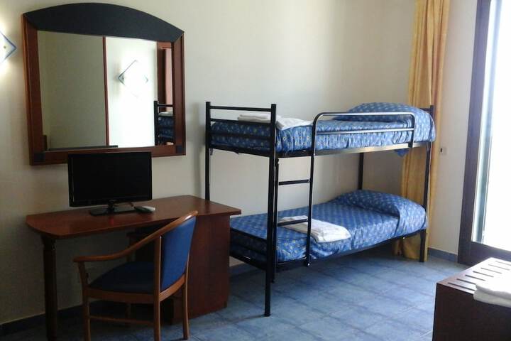 Room 3 of 32