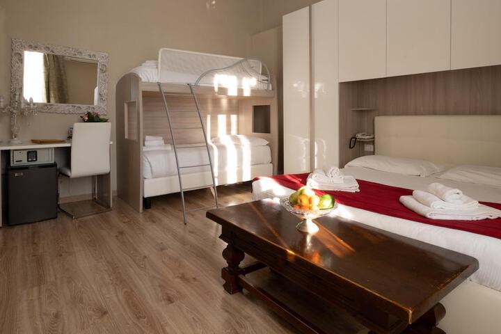 Room 33 of 63