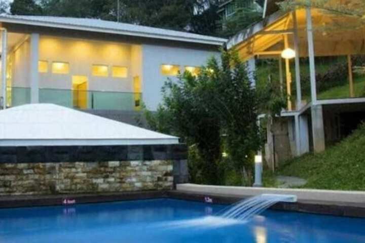 Hotel Pool