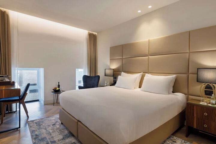 Room 21 of 53