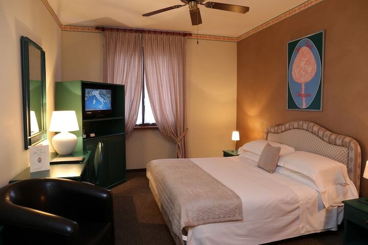 Room 3 of 34