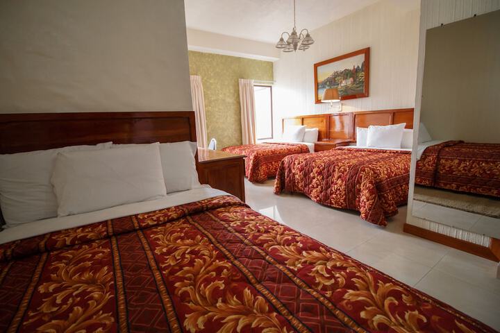 Room 32 of 81