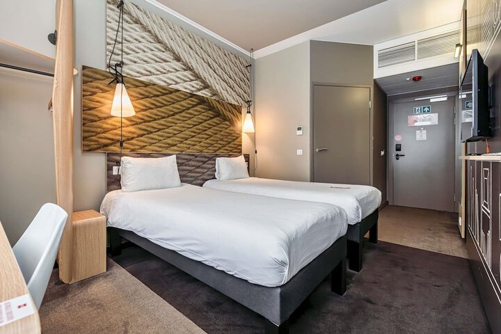 Room 8 of 49