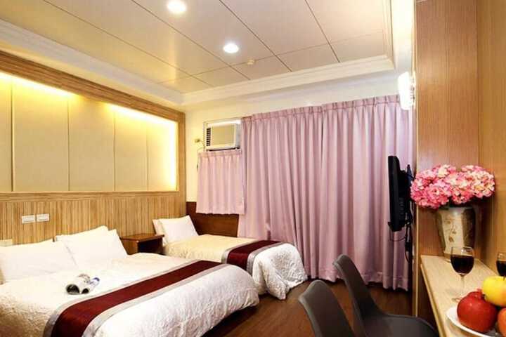 Room 10 of 42