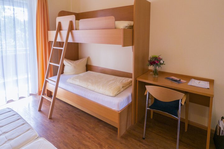 Room 6 of 40