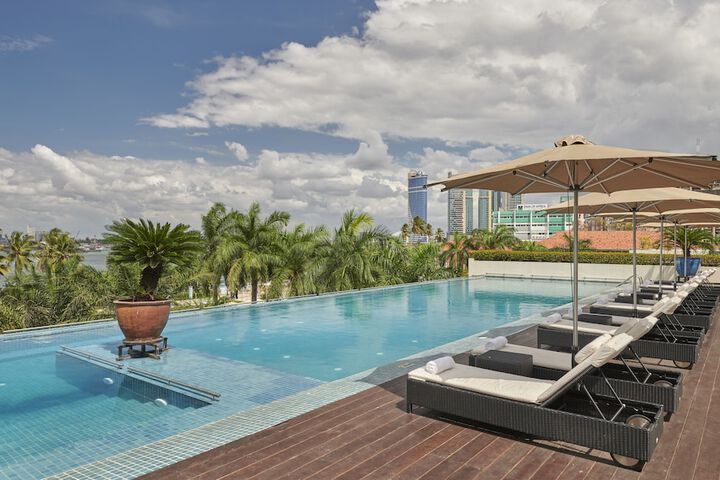 Hotel with Pool
