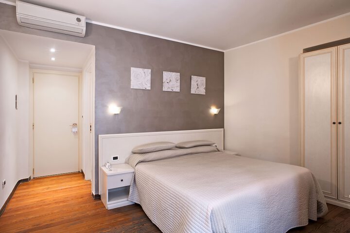Room 27 of 40