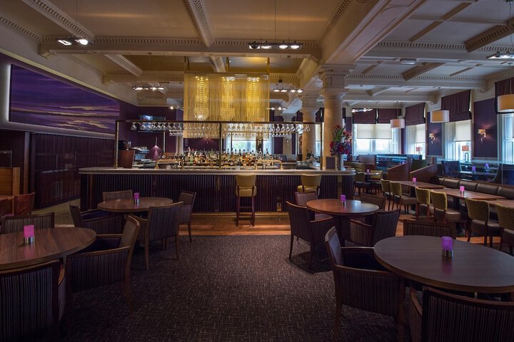 Lounge 74 of 80