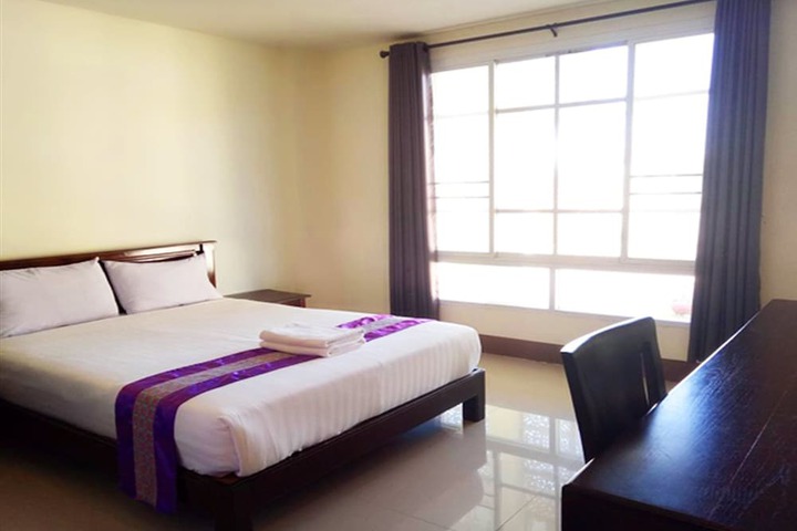 Room 5 of 42