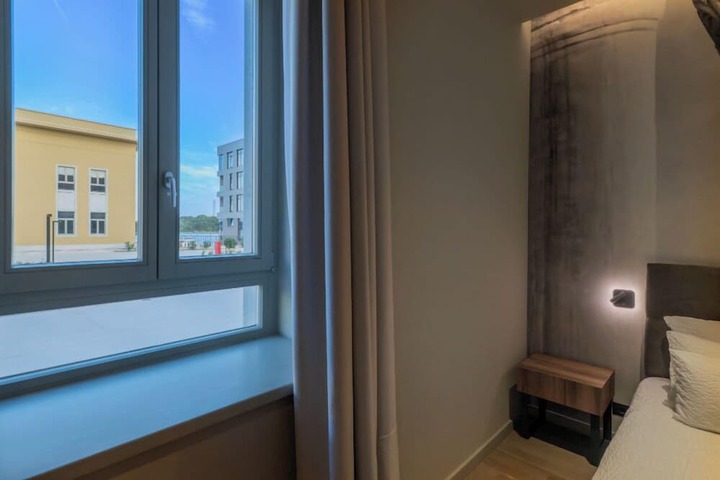 Room 15 of 59