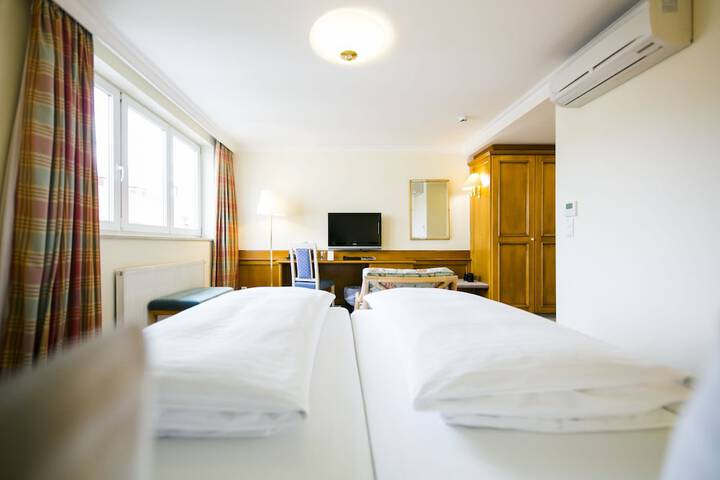 Room 42 of 136