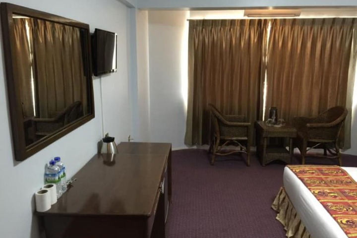 Room 10 of 26