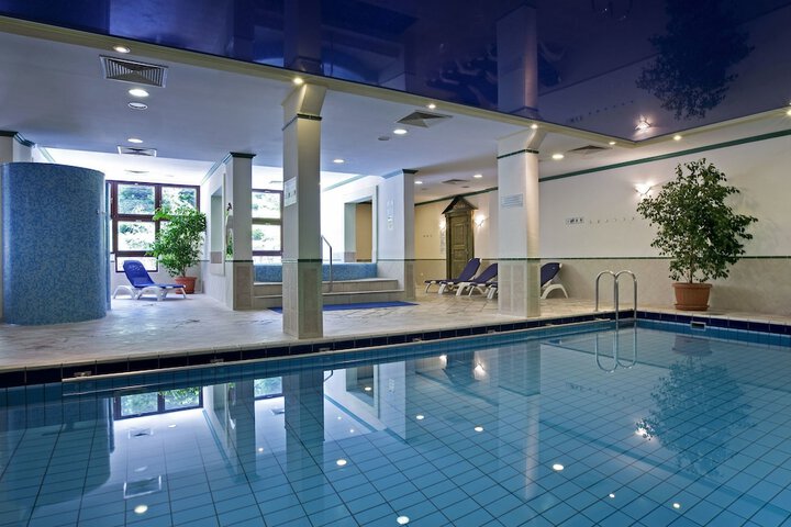 Hotel with Pool