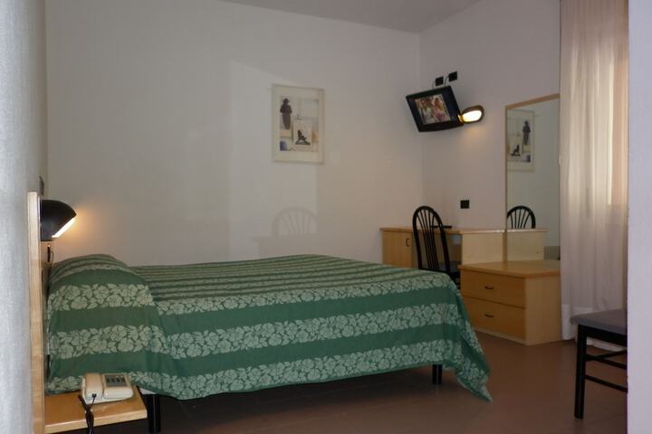 Room 6 of 26