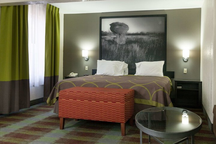 1 King Bed (7 of 17)