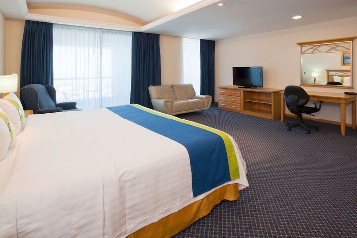 Room 3 of 118