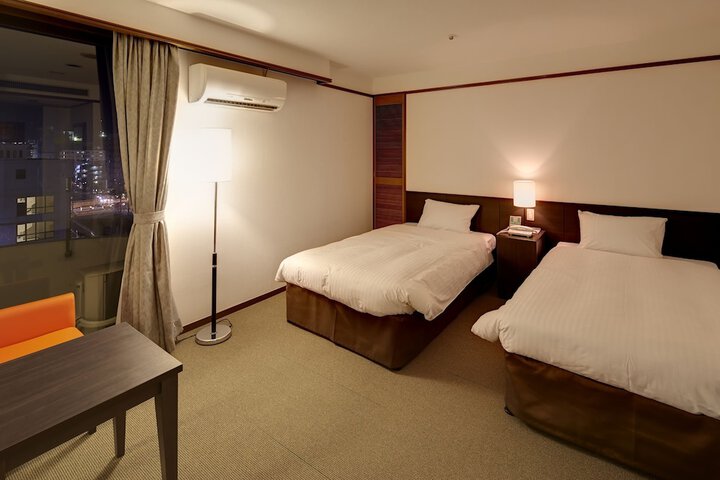 Room 4 of 43
