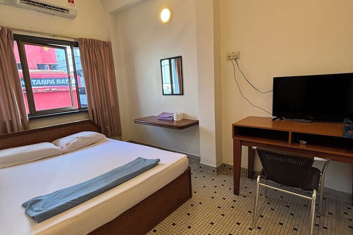 Room 7 of 19