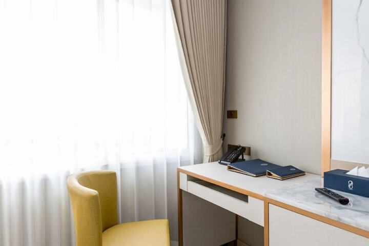 Room 21 of 32