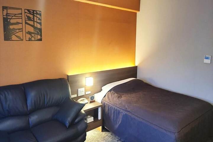 Room 7 of 32