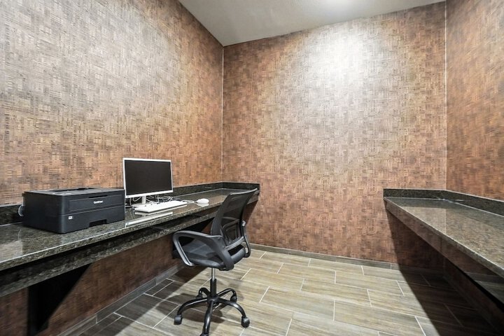 Business Center 95 of 109