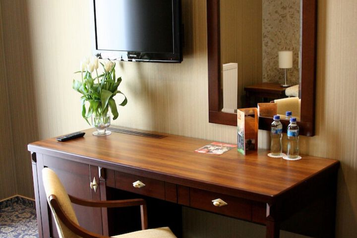 Room 4 of 37