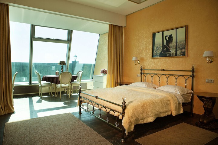 Room 7 of 62