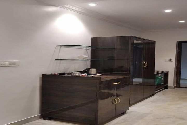 Room 9 of 15