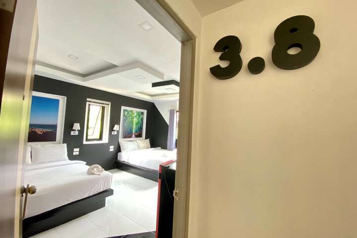 Room 10 of 133