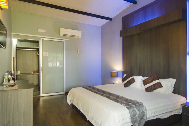 Room 13 of 66
