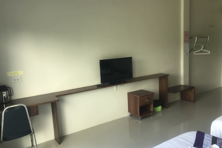 Room 16 of 38