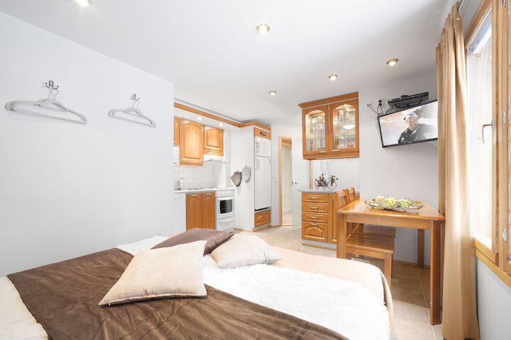Room 6 of 28