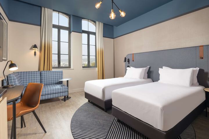 Room 10 of 47
