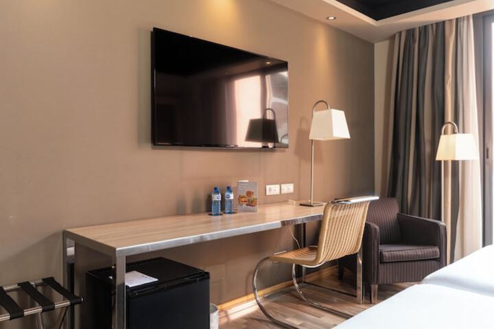 Room 35 of 82