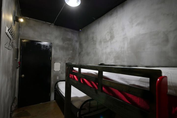 Room 26 of 47
