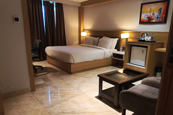 Room 13 of 29