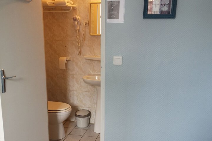 Room 14 of 29