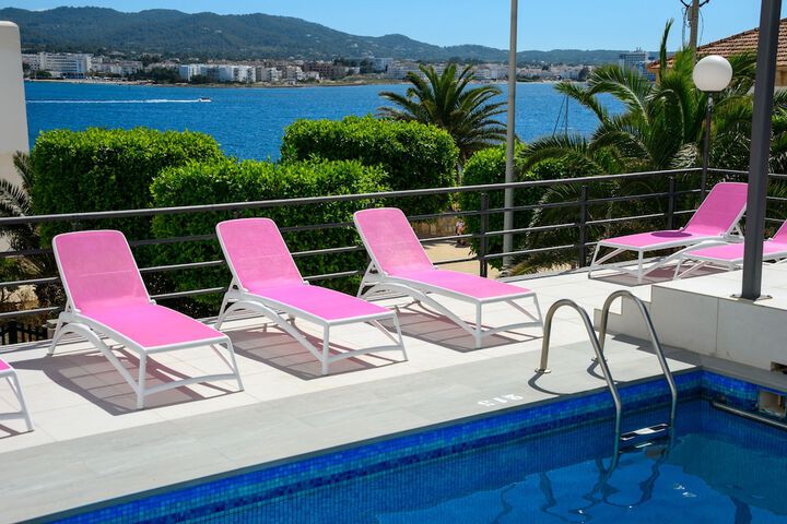 Hotel with Pool