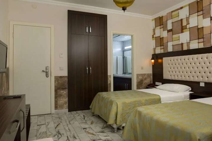 Room 3 of 66