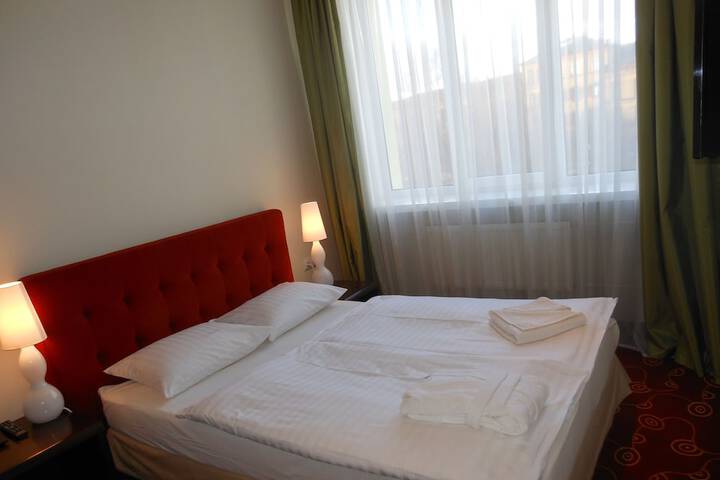 Room 7 of 42