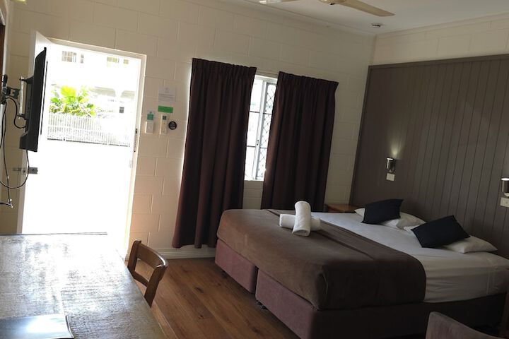 Room 15 of 33