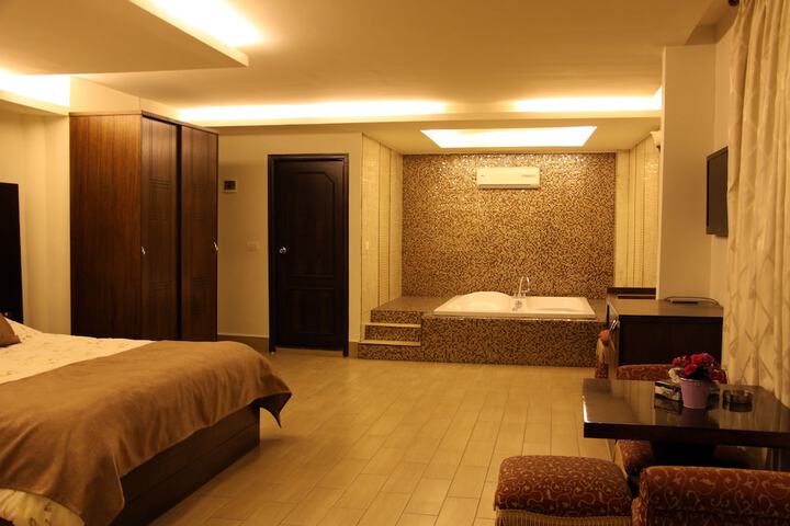 Room 7 of 119
