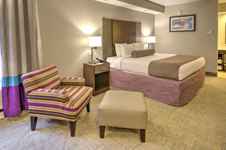 1 King Bed Refrigerator, Continental Breakfast (4 of 10)