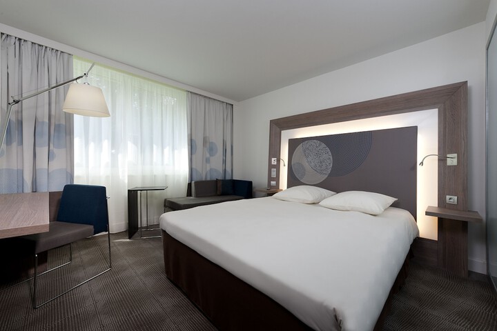 Room 3 of 156