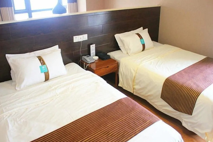 Room 4 of 15