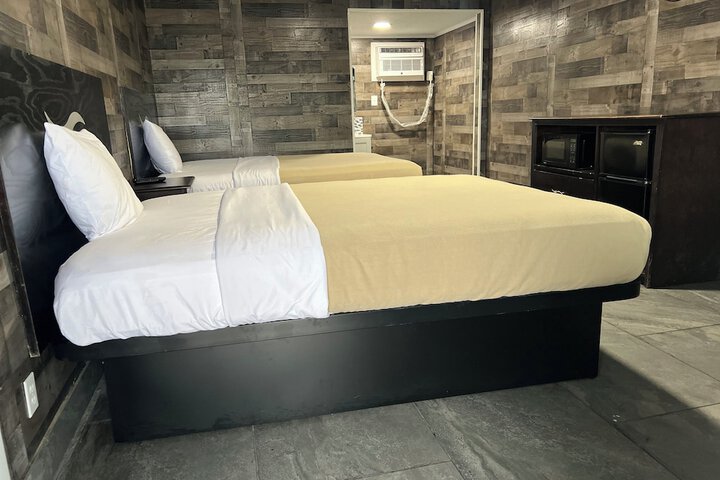 Room 6 of 11