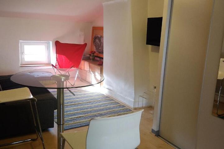 Room 5 of 12
