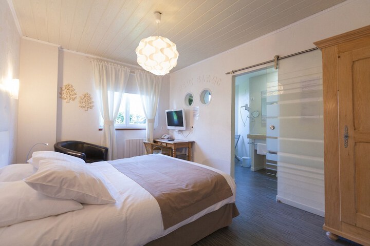 Room 3 of 32