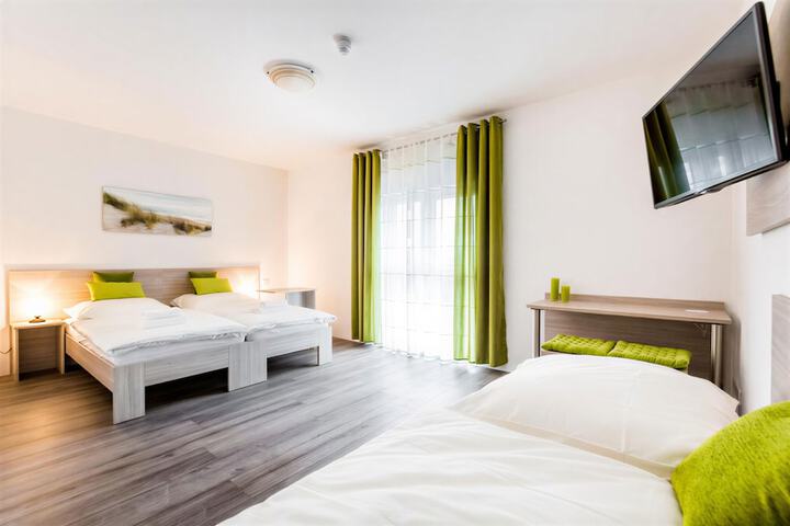 Room 13 of 20